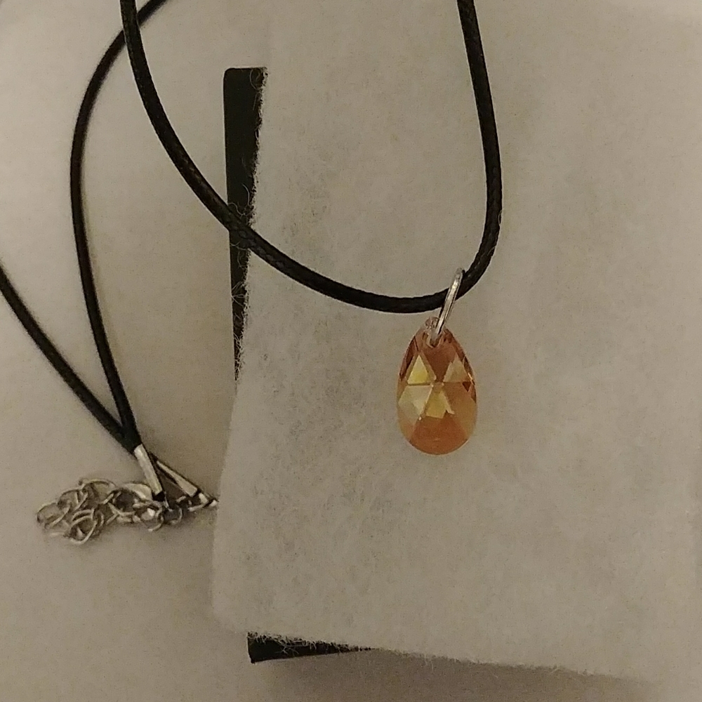 Illusion Gold Crystal Teardrop Necklace - Picture 4 of 8